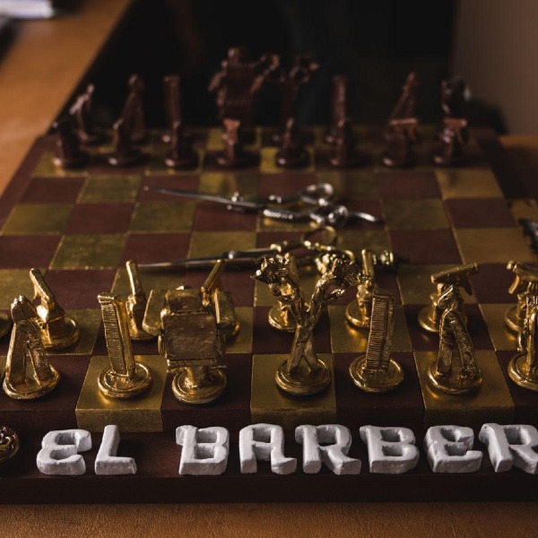 el barber chess board and pieces